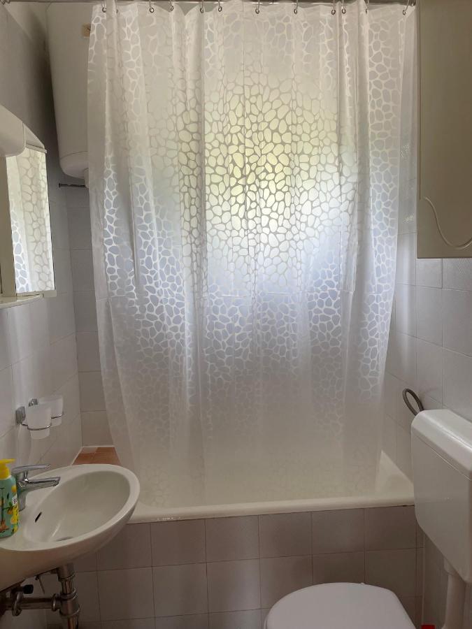 Apartman Emilija Вінішчє Екстер'єр фото