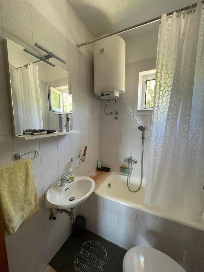 Apartman Emilija Вінішчє Екстер'єр фото