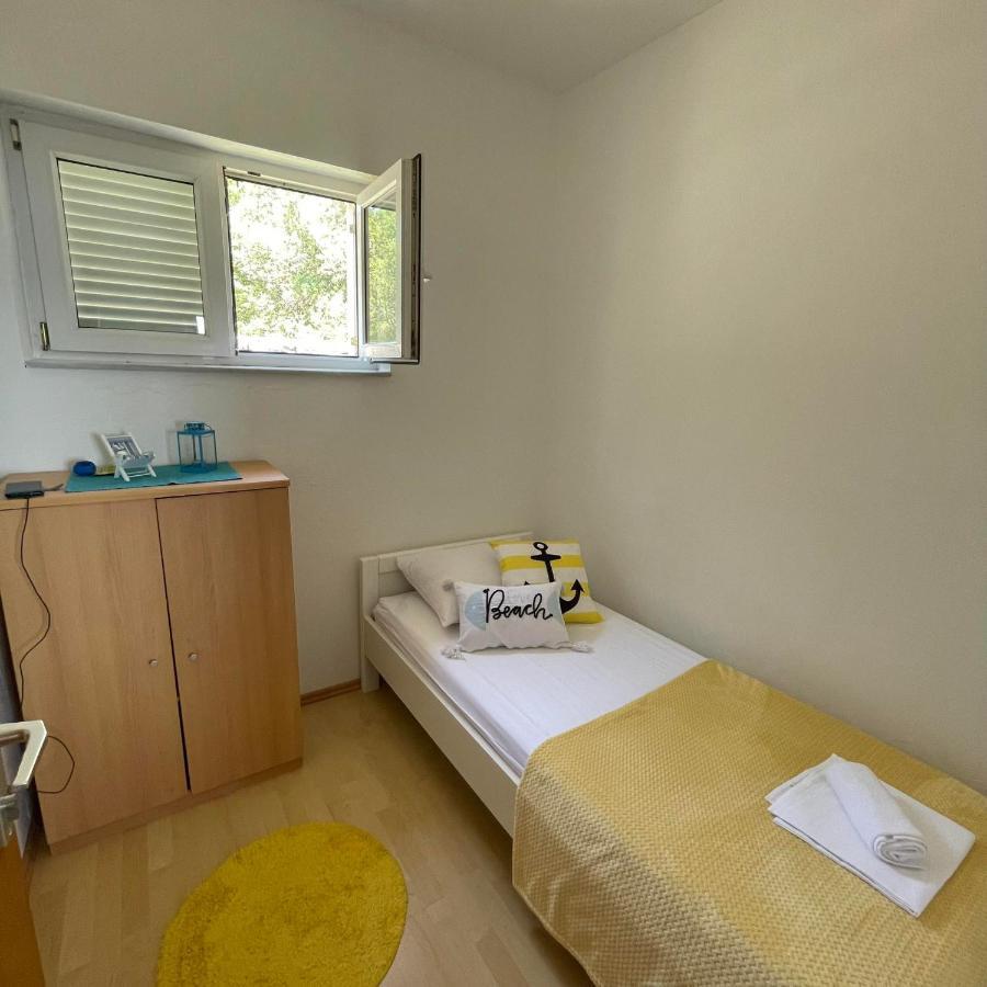 Apartman Emilija Вінішчє Екстер'єр фото