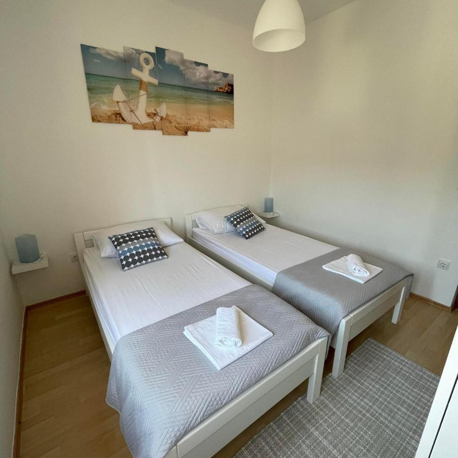 Apartman Emilija Вінішчє Екстер'єр фото