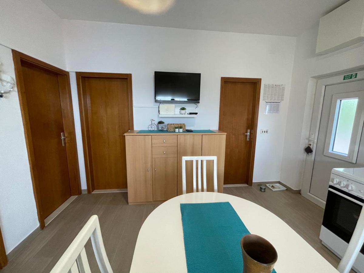 Apartman Emilija Вінішчє Екстер'єр фото